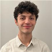 Graduado de Columbia University con experiencia como tutor en distintas materias y trayectoria internacional.